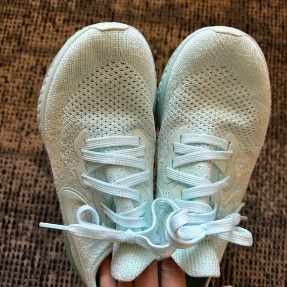 Women’s Nike Epic React Flyknit 2 Running/Training Shoe in Mint Blue size 7.5 - Picture 10 of 12